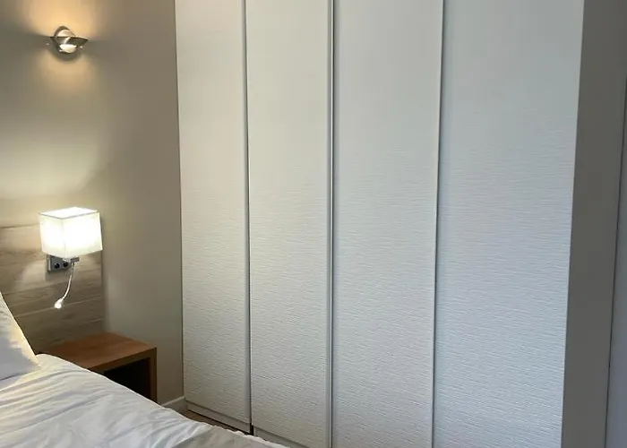 Le Joan Miro - 100m Des Thermes *