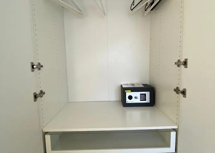 Le Joan Miro - 100m Des Thermes